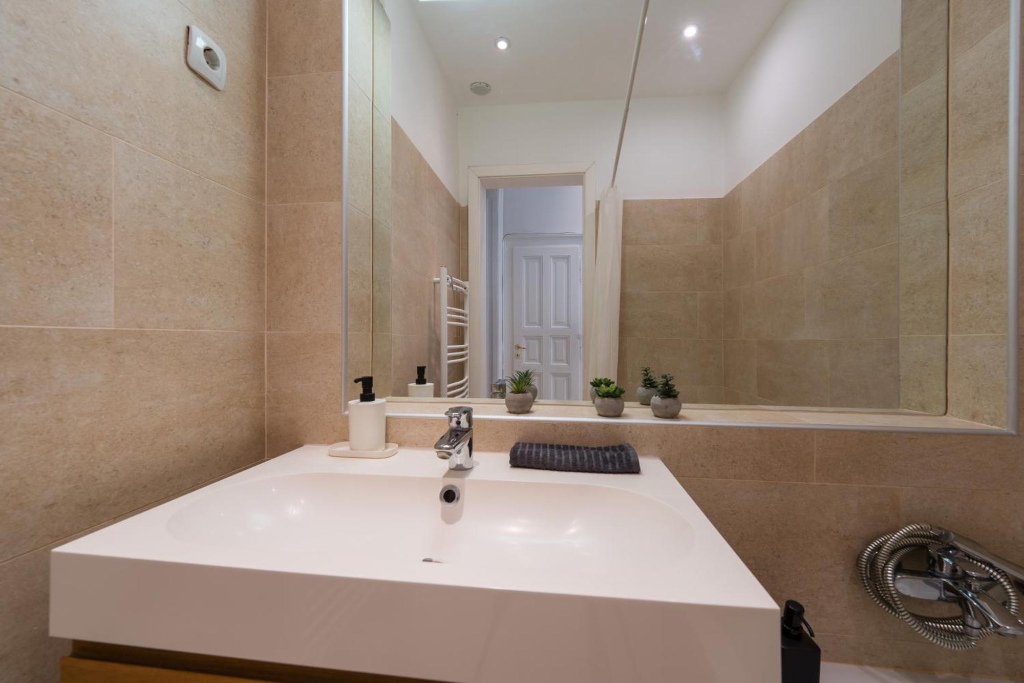 Spacious Apartment By Opera Boedapest Buitenkant foto
